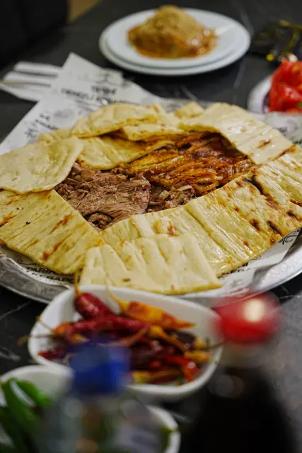 Denizli kebabı sofrası