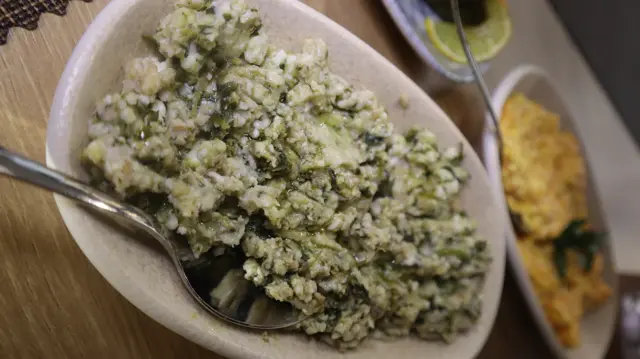 Otlu peynirli meze